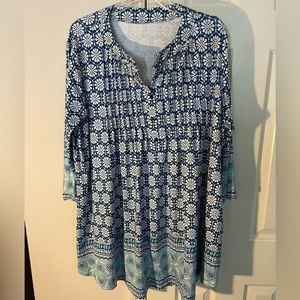 Beautiful blue, white & turquoise patterned 3/4 length sleeve tunic Size-3X